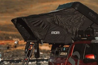 Strešni šotor iz trde školjke za kampiranje na prostem